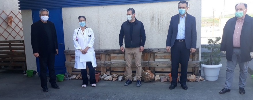 Ταχύτατη εγκατάσταση ανελκόμενου καθίσματος στην αυτόνομη είσοδο της Νεφρολογικής κλινικής του Μποδοσάκειου Νοσοκομείου Πτολεμαΐδας, από την Περιφέρεια Δυτικής Μακεδονίας – Γίνονται ενέργειες για προσθήκη προστατευτικού κελύφους