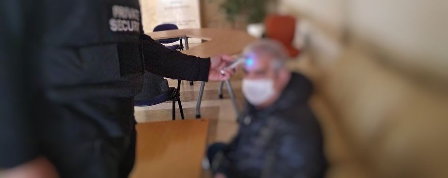 Με θερμομέτρηση εισέρχονται στα κτίρια της Π.Ε. Κοζάνης οι πολίτες