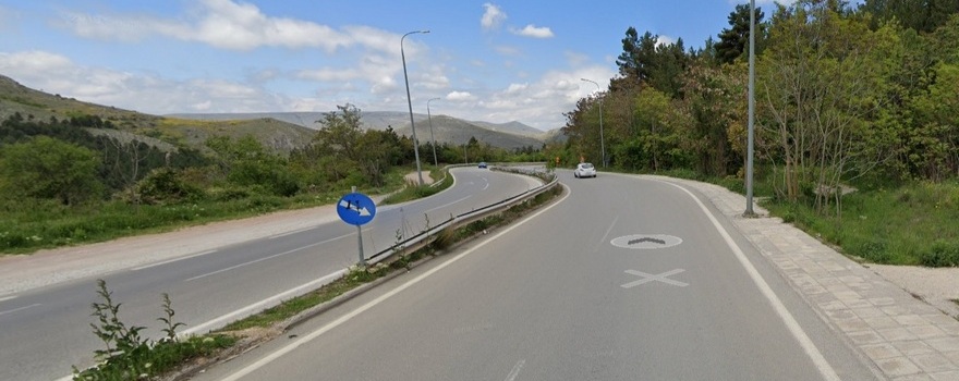 διαμόρφωση παράπλευρης οδού διέλευσης πεζών κατά μήκος του δρόμου  Κοζάνη-Κοίλα