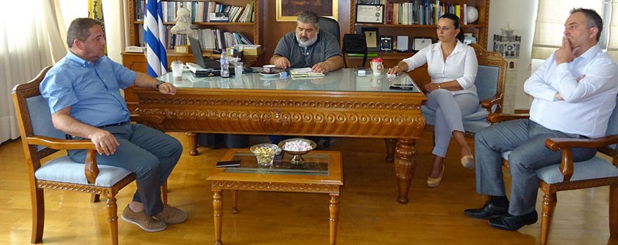 Ο τρόπος παροχής βοήθειας στους πυρόπληκτους κατοίκους της Αττικής ήταν το αντικείμενο της σύσκεψης που πραγματοποιήθηκε με εντολή του Περιφερειάρχη Δυτικής Μακεδονίας Θεόδωρου Καρυπίδη, την Τετάρτη 25 Ιουλίου, στα γραφεία της Π.Ε. Κοζάνης