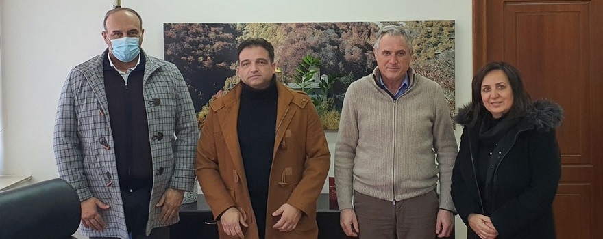 Συνάντηση εργασίας πραγματοποιήθηκε σήμερα μεταξύ του Αντιπεριφερειάρχη Οικονομικών και Διοίκησης κ. Μακρυγιάννη Μενέλαου με αντιπροσωπεία εκπροσώπων του Δήμου Σερβίων