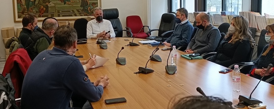 Σε θετικό κλίμα η συνάντηση εργασίας του Αντιπεριφερειάρχη Οικονομικών και Διοίκησης της Περιφέρειας Δυτικής Μακεδονίας Μενέλαου Μακρυγιάννη με εκπροσώπους του Εμπορικού Συλλόγου Κοζάνης (β)